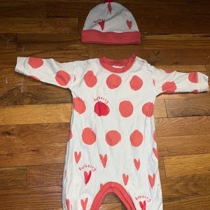 Infant Burberry hat and onesie set 💕